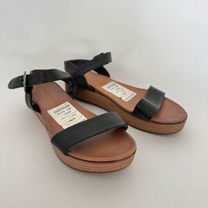 Rock & Candy by Zigi Black and Brown Flatform Sandals